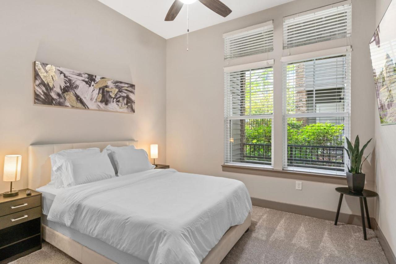 Grand Luxury Premium Vaulted Ceilings Lägenhet Woodbridge Exteriör bild