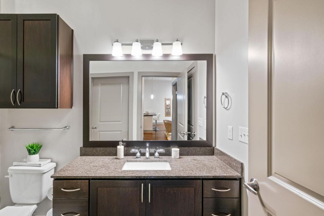 Grand Luxury Premium Vaulted Ceilings Lägenhet Woodbridge Exteriör bild