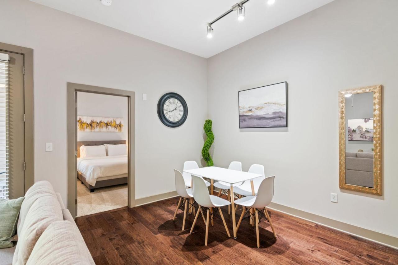 Grand Luxury Premium Vaulted Ceilings Lägenhet Woodbridge Exteriör bild