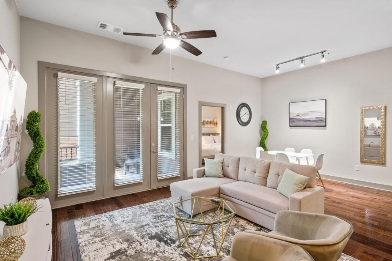 Grand Luxury Premium Vaulted Ceilings Lägenhet Woodbridge Exteriör bild