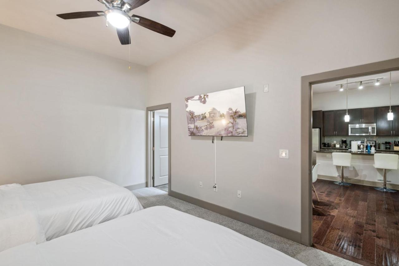 Grand Luxury Premium Vaulted Ceilings Lägenhet Woodbridge Exteriör bild